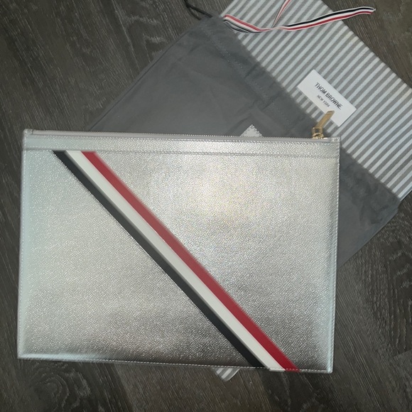 THOM BROWNE
Black Small Zip Document Holder - Picture 9 of 10